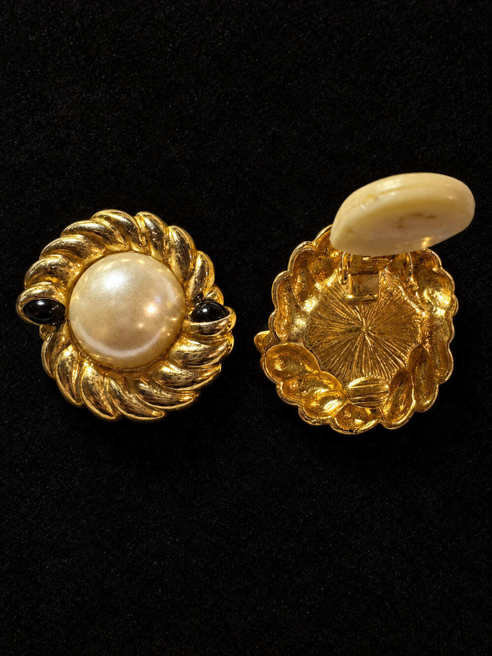 ⚜️ Clip-On Earrings | Gold-Tone Faux Pearl & Black Cabochon | Cream 💗